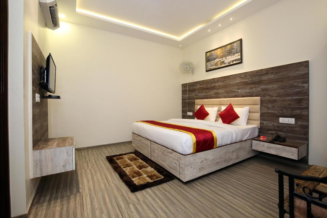 Oyo 9159 Hotel Royal Woodslark Zirakpur Exteriör bild