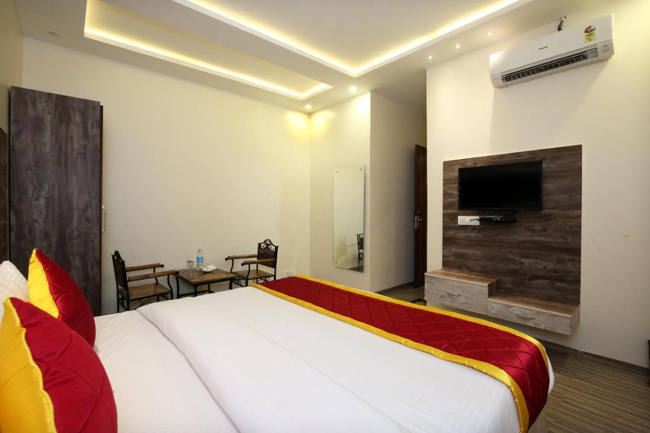 Oyo 9159 Hotel Royal Woodslark Zirakpur Exteriör bild
