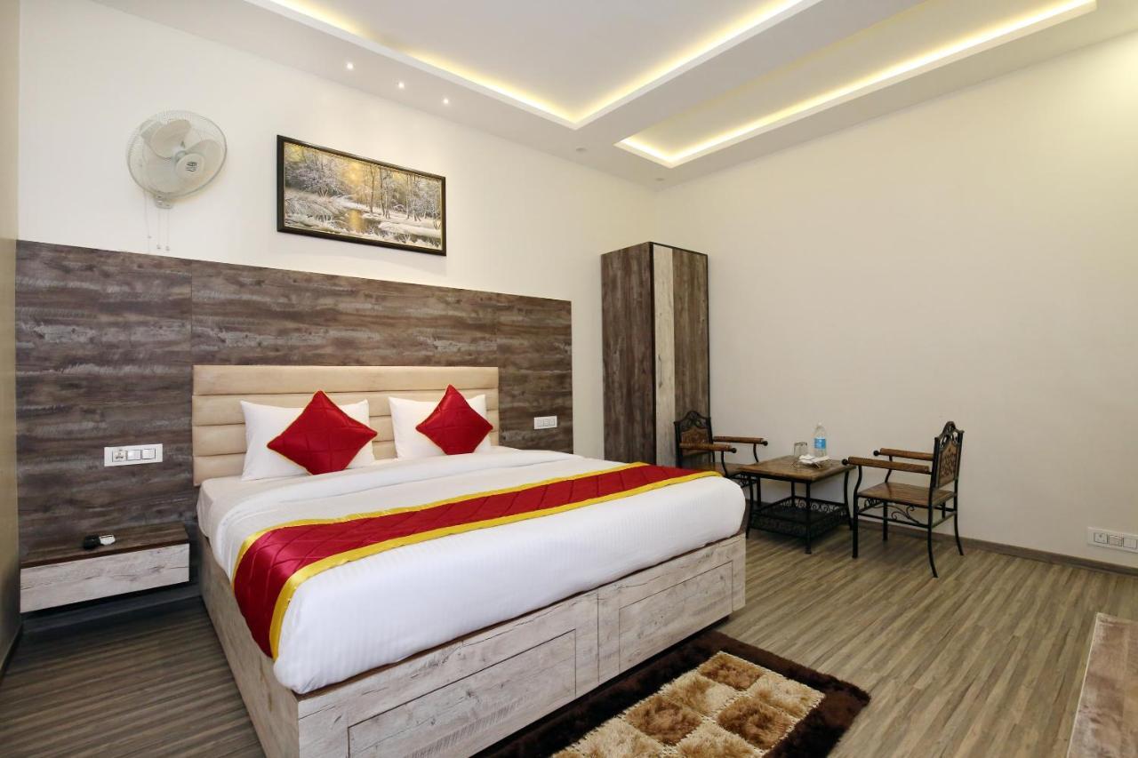 Oyo 9159 Hotel Royal Woodslark Zirakpur Exteriör bild