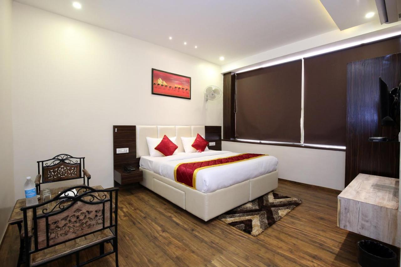 Oyo 9159 Hotel Royal Woodslark Zirakpur Exteriör bild