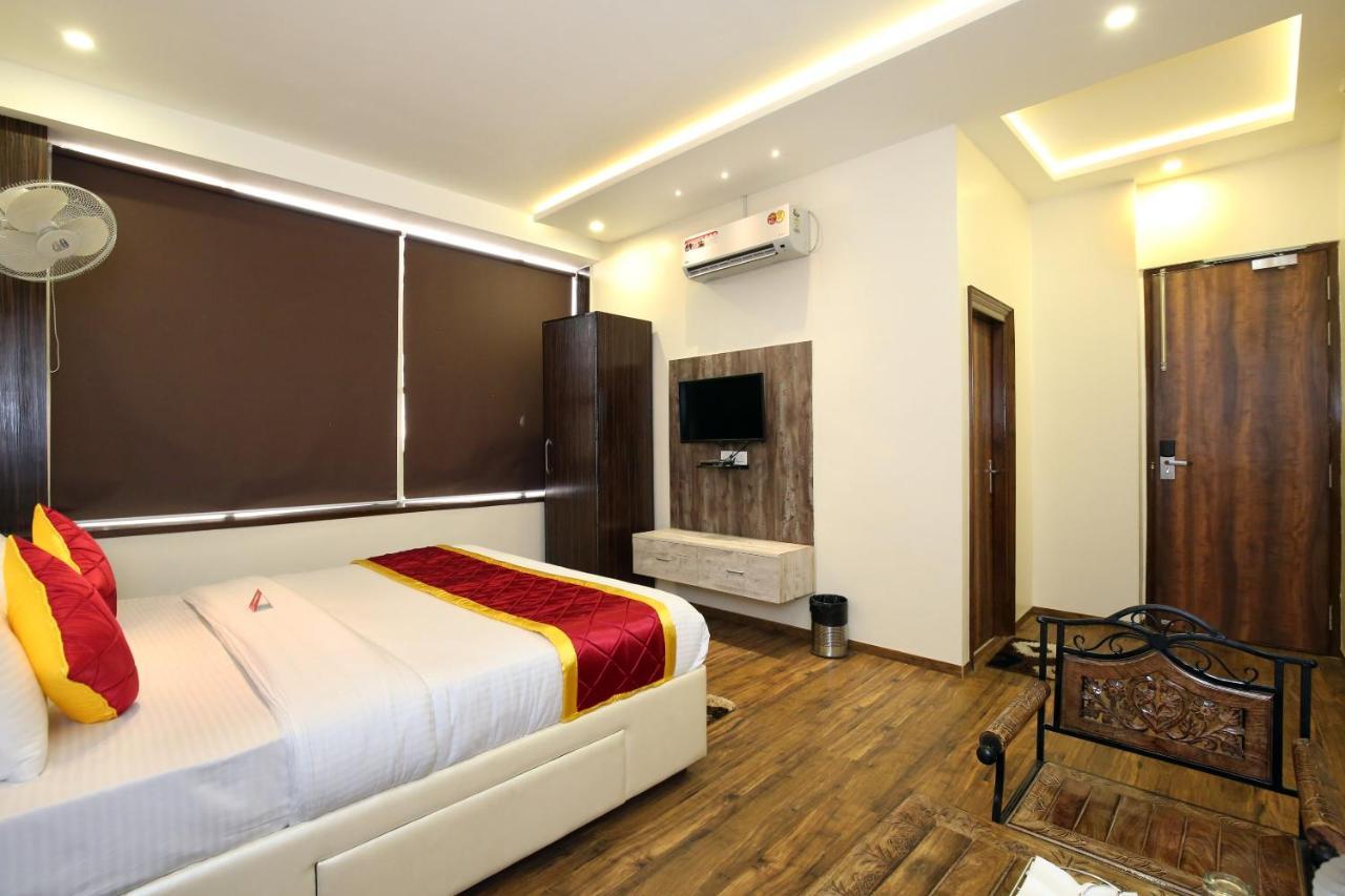 Oyo 9159 Hotel Royal Woodslark Zirakpur Exteriör bild